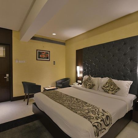 The Golden Oak Hotel Raipur  Ngoại thất bức ảnh