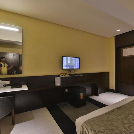 The Golden Oak Hotel Raipur  Ngoại thất bức ảnh