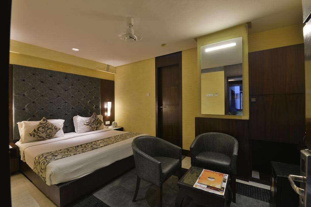 The Golden Oak Hotel Raipur  Ngoại thất bức ảnh