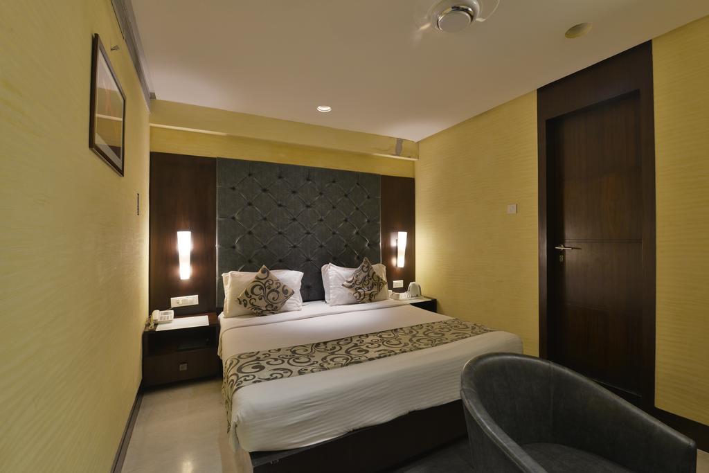 The Golden Oak Hotel Raipur  Ngoại thất bức ảnh