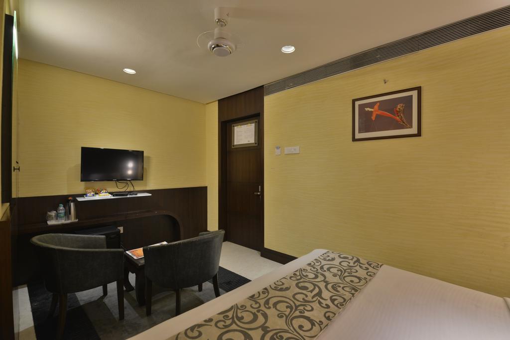 The Golden Oak Hotel Raipur  Ngoại thất bức ảnh