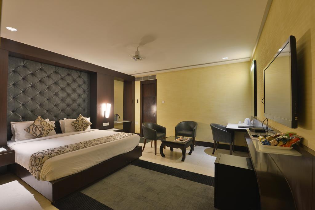 The Golden Oak Hotel Raipur  Ngoại thất bức ảnh