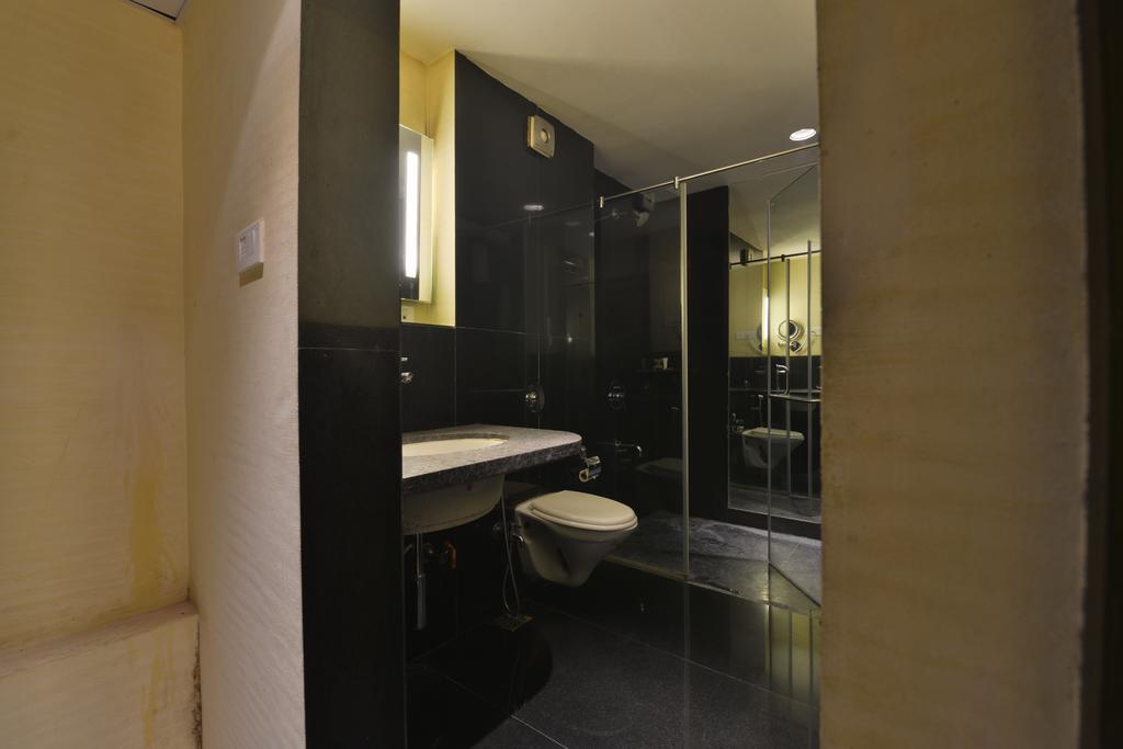 The Golden Oak Hotel Raipur  Ngoại thất bức ảnh