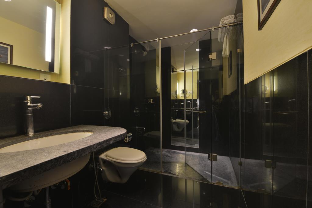The Golden Oak Hotel Raipur  Ngoại thất bức ảnh