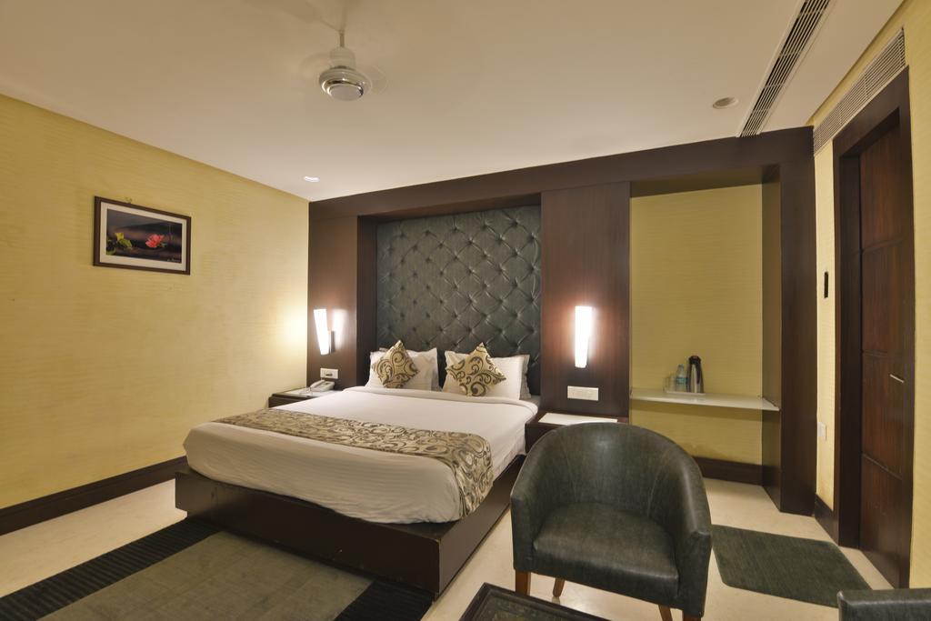 The Golden Oak Hotel Raipur  Ngoại thất bức ảnh