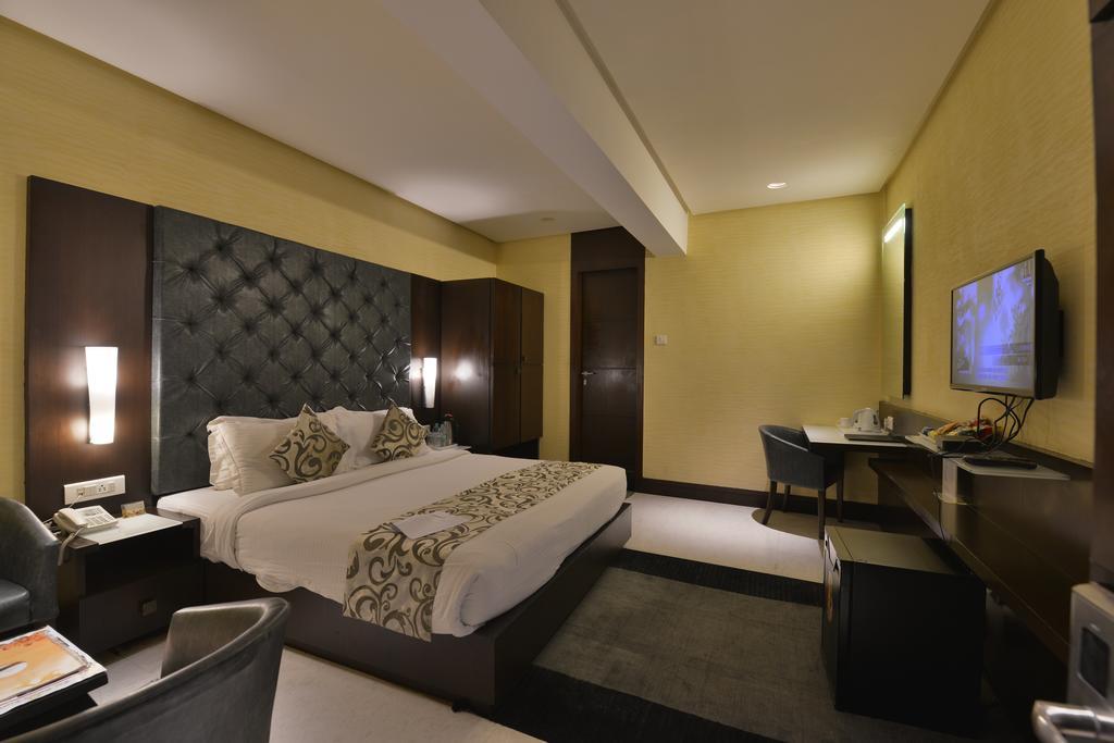 The Golden Oak Hotel Raipur  Ngoại thất bức ảnh