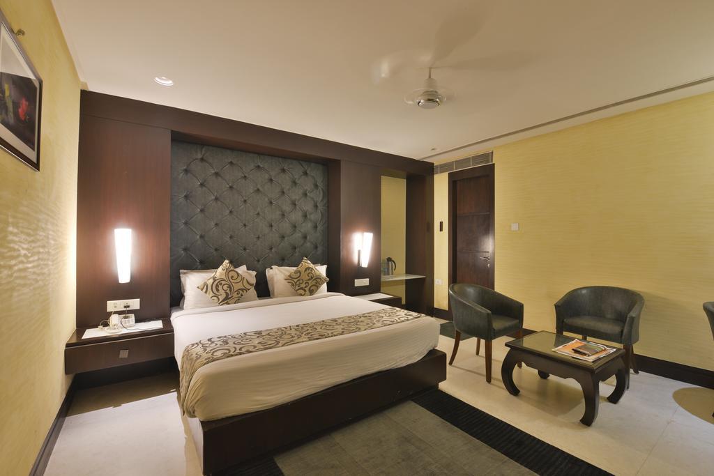 The Golden Oak Hotel Raipur  Ngoại thất bức ảnh
