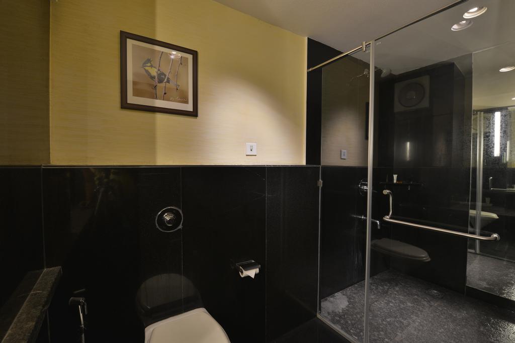 The Golden Oak Hotel Raipur  Ngoại thất bức ảnh