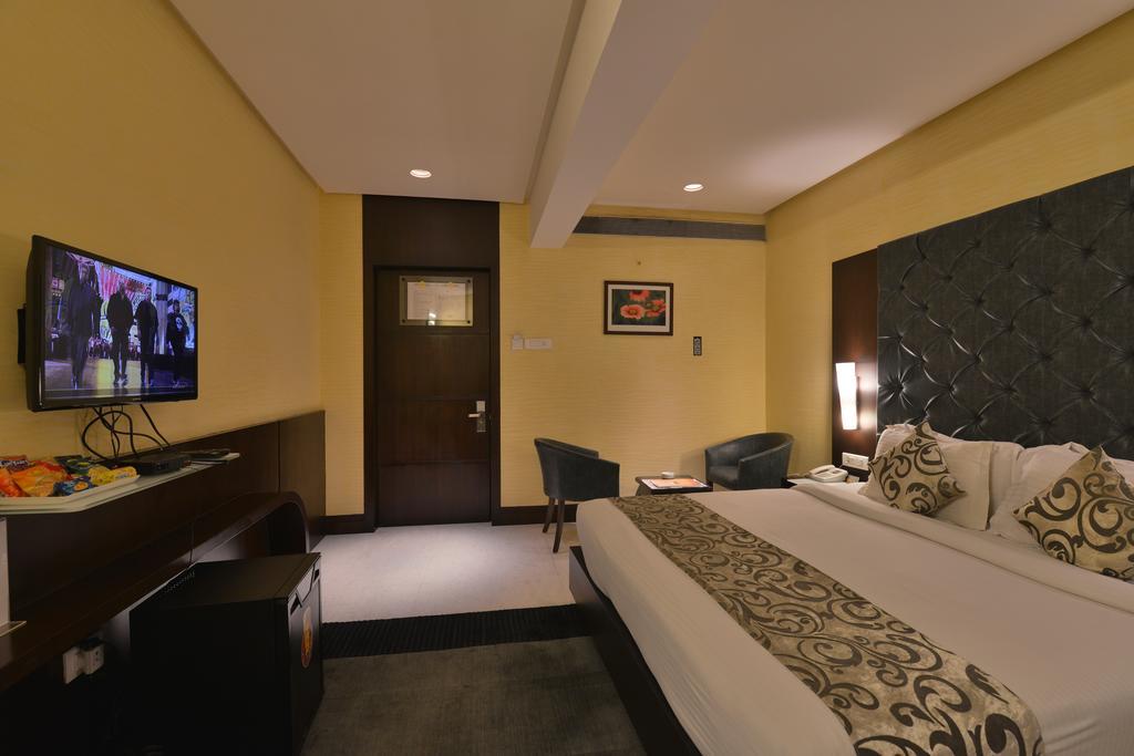 The Golden Oak Hotel Raipur  Ngoại thất bức ảnh