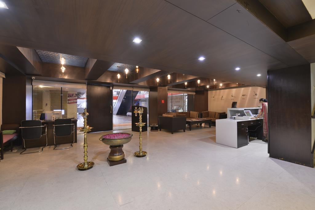 The Golden Oak Hotel Raipur  Ngoại thất bức ảnh
