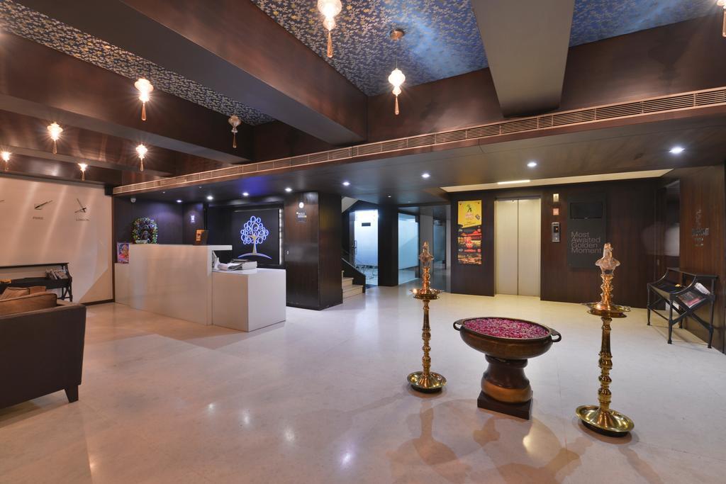 The Golden Oak Hotel Raipur  Ngoại thất bức ảnh