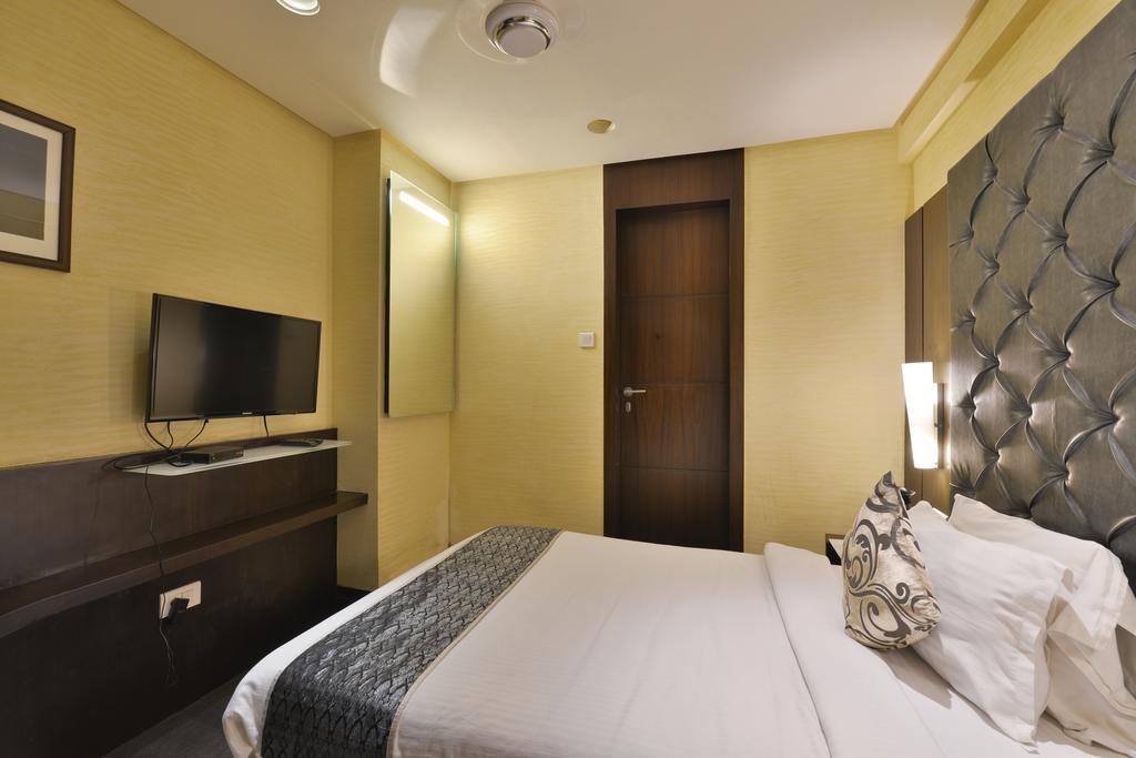 The Golden Oak Hotel Raipur  Ngoại thất bức ảnh