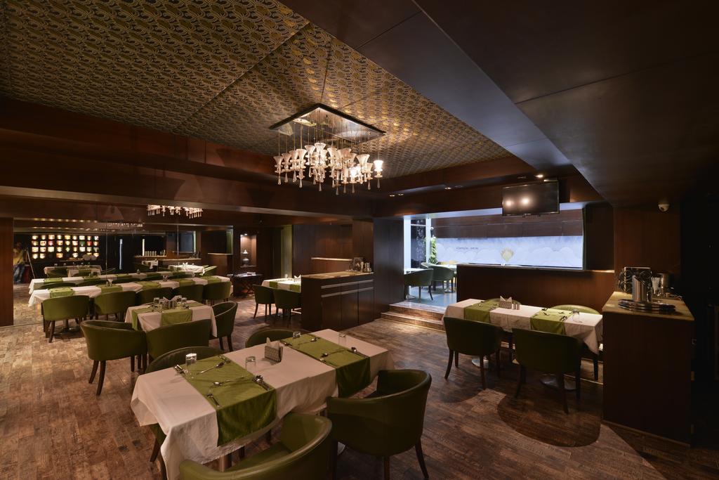 The Golden Oak Hotel Raipur  Ngoại thất bức ảnh
