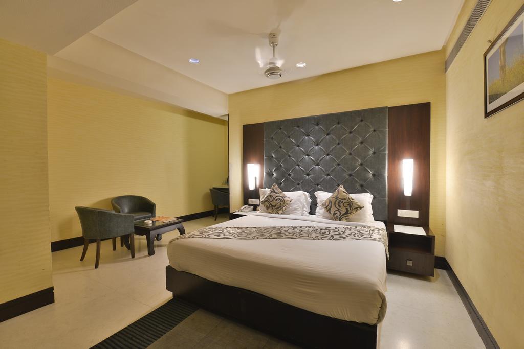 The Golden Oak Hotel Raipur  Ngoại thất bức ảnh